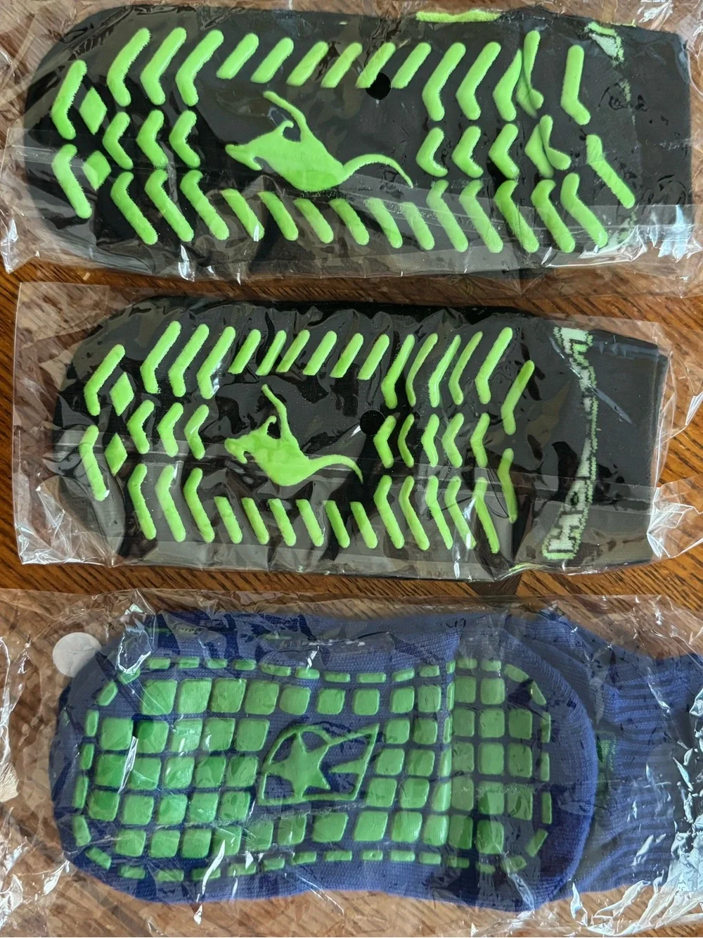 Set of 3 Trampoline no-slip grip socks Small Large toddler youth adult NWT